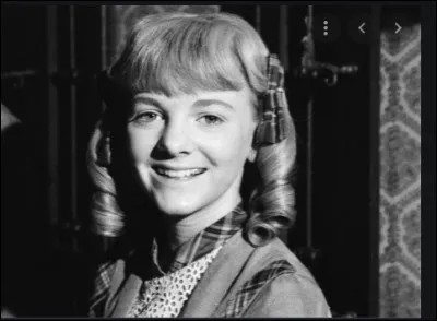 Comment s'appelle cette fille ?