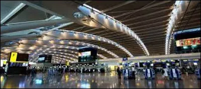 Comment se nomme le plus grand aéroport de Londres ?