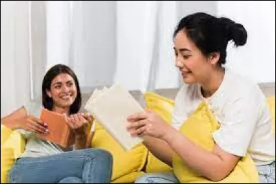 Tu as invit&eacute; ton ami &agrave; passer une journ&eacute;e chez toi. Ding dong ! La porte sonne, il est arriv&eacute;. Que fais-tu ?