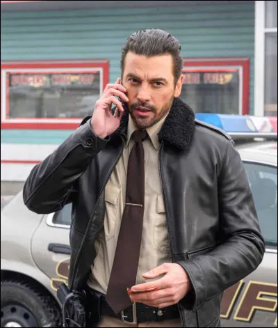 Comment s'appelle le père de Jughead qui fait partie des South Side ?