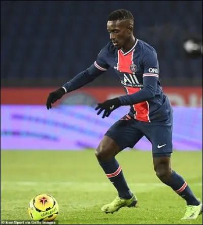 À quelle poste joue ce joueur ?