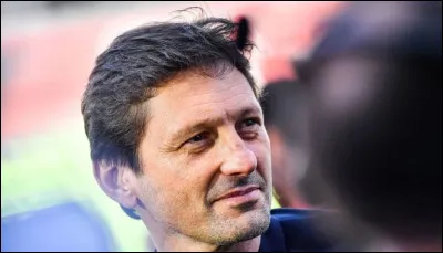 Comment s'appelle le directeur sportif ?