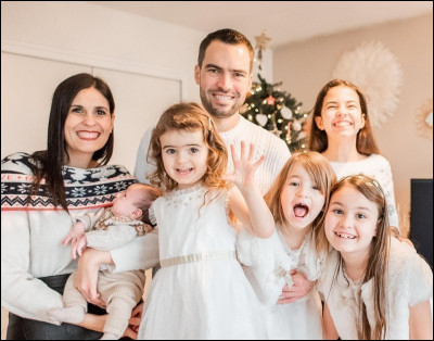 Quel est le nom de famille des 3 surs ?