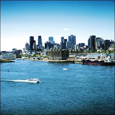 Quelle ville canadienne, qui a accueilli les Jeux olympiques, est la plus grande ville bordant le Saint-Laurent ?