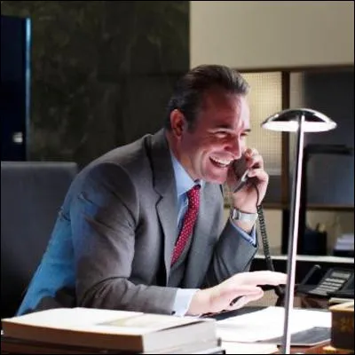 Dans quel film de Martin Scorsese Jean Dujardin incarne-t-il un banquier suisse ?