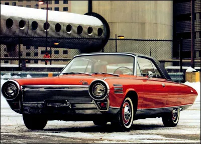 Dans les idées bien foireuses se trouve cette voiture propulsée par une turbine. Oui ! Oui ! Vous avez bien lu, une turbine comme sur un avion. Revenons à cette voiture. Quel est son nom ?