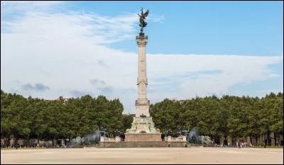 Allons maintenant sur la très vaste "Place des Quinconces" ; vous êtes venu dans cette ville lors d'un quiz précédent : c'est ...