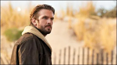 Quel personnage est joué par Dan Stevens ?