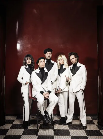 "Extravagances" est le titre d'un film interprété par Patrick Swayze.