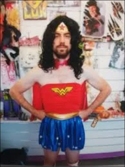 ¿ Quelle est la tribu à laquelle appartient Wonder Woman ?