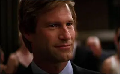 Quelle est la moitié de visage d'Harvey Dent qui finit brûlée ?