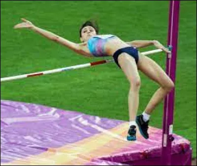 Combien de sauts les Avengers effectuent-ils afin d'arriver sur la planète où Thanos entreprend un remake de farm simulator ?