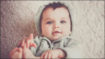 En moyenne, quelle est la taille, en centimètres, d'un bébé âgé de 12 mois  ?