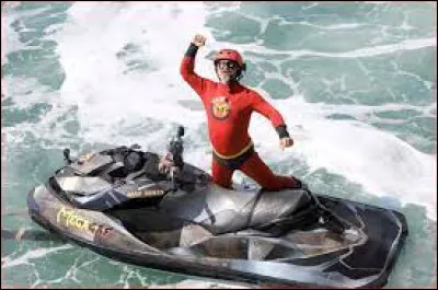 Qui est de retour pour animer une épreuve en pleine mer ?