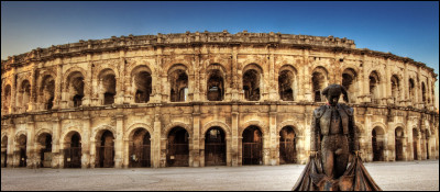 Savez-vous dans quelle ville du sud de la France on peut trouver cette arène ?