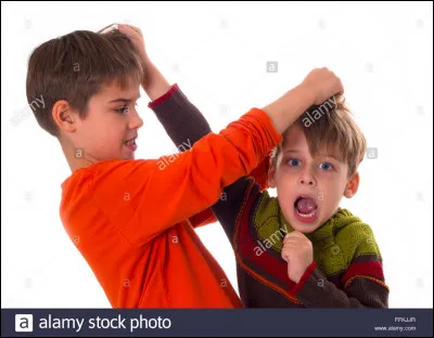 __ la chance ! Moi je vais devoir rester _ la maison et passer mon temps _ surveiller mes frères et sœurs !