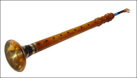 Hautbois d'origine populaire, utilisé dans la musique hindoue :