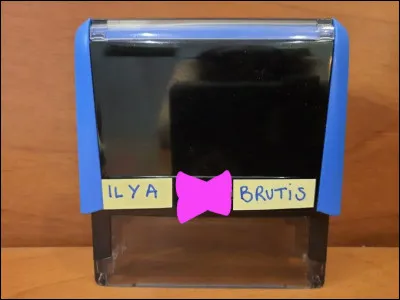 En plus, maintenant, ils portent des masques ! Il n'y a qu'à tous les tamponner...
[Quelle est cette marque ?]