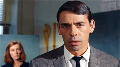 Dans le film "Les Risques du métier", Jacques Brel est instituteur.