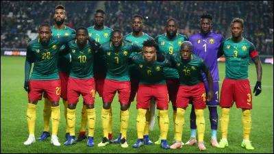 Les joueurs de football de l'équipe du Cameroun sont surnommés "Les Lions de la Teranga".