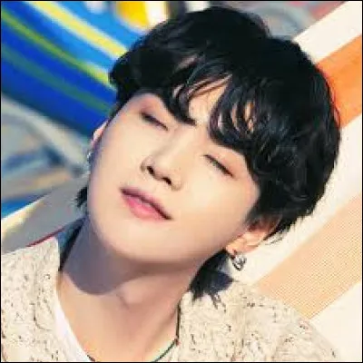 Yoongi (Suga) a choisi de devenir un rappeur grâce à une chanson, laquelle ?