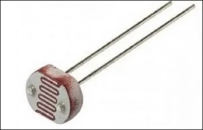 Quel est ce composant électronique souvent utilisé dans les éclairages d'extérieurs ?