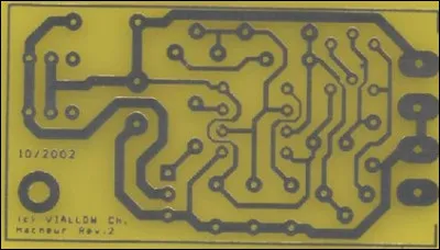 Pour relier tous les composants on peut utiliser ce type de matériel. Comment se nomme-t-il ?