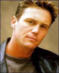 Quel métier Léo faisait avant de devenir un être de Lumière ?