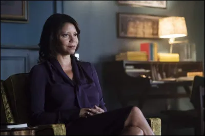 Quel est son nom de famille ?
Indice sur le nom de la série : 🤖💻👨‍💻🎭