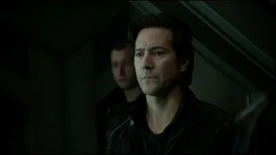 Quel est son nom de famille ?
Indice sur le nom de la série : 💯