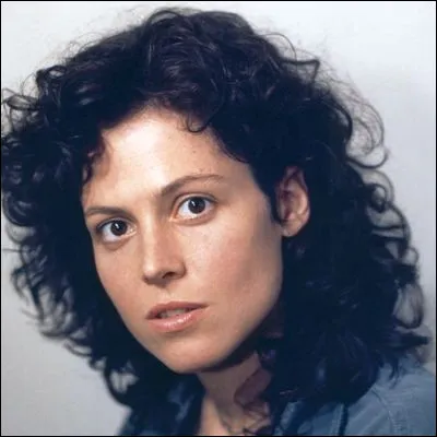 Quelle scientifique a &eacute;crit le livre "Gorilles dans la brume", adapt&eacute; au cin&eacute;ma en 1985 avec Sigourney Weaver ?