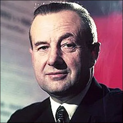 Quel journal mensuel fran&ccedil;ais, cr&eacute;&eacute; par Hubert Beuve-M&eacute;ry, est diffus&eacute; en 22 langues dans le monde ?