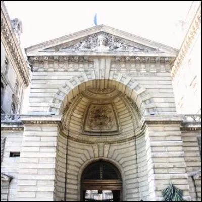 Quel pr&eacute;fet de la police de Paris, promoteur de l�innovation et de l�invention, est le cr&eacute;ateur du mus&eacute;e de la pr&eacute;fecture de police ?