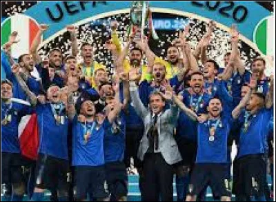 Enfin, sur quel score s'est terminé la finale Italie - Angleterre ?