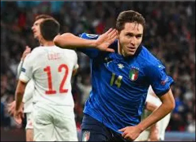 Qui est ce joueur qui a réalisé une très bonne phase finale en marquant 2 buts notamment ?