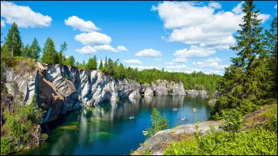 Terre de forêts et de lacs, de grands espaces vierges et d'aventures, je vous propose une escapade en Carélie, région partagée entre la Russie et...