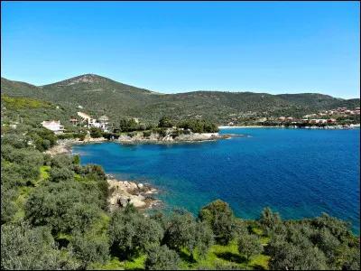 Connue pour ses somptueuses criques et péninsules, la Chalcidique est une destination touristique de choix. Envolez-vous donc pour...