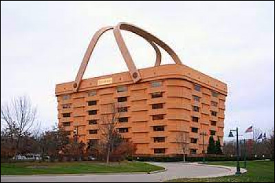 Dans quel pays trouve-t-on cet immeuble en forme de panier ?