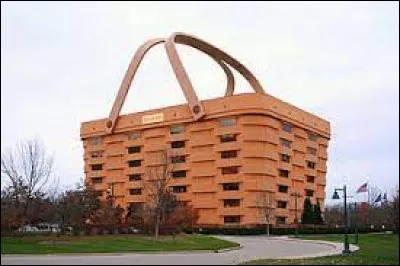 Dans quel pays trouve-t-on cet immeuble en forme de panier ?