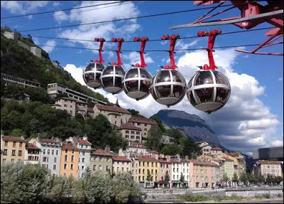 Bastille : où se trouve le téléphérique de la Bastille ?