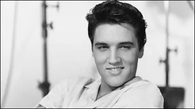 A quel &acirc;ge Elvis Presley est-il d&eacute;c&eacute;d&eacute; ?