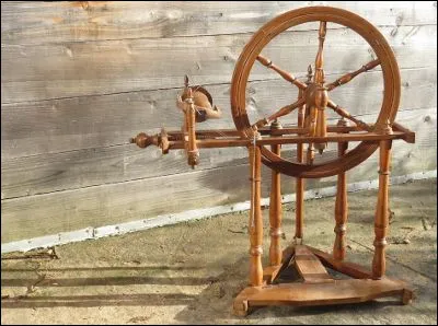 Quenouille : dans quel conte rencontre-t-on une quenouille ?