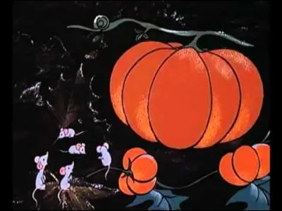 Dans le conte "Cendrillon", qu'est-ce qui se transforme en citrouille après Minuit ?