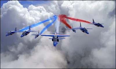 Patrouille : dans quelle ville est basée la Patrouille de France ?
