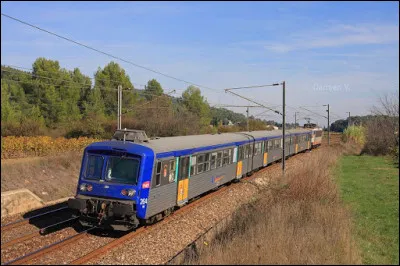 Si je vous dis les mots "voiture" et "pilote", vous pensez à Schumi ou Lewis Hamilton, pas vrai ? Dans le domaine ferroviaire, qu'est-ce donc qu'une voiture pilote ?