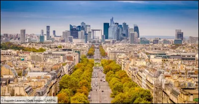 Passy nous dit "J'habite dans un quartier mal paumé, je suis fils unique dans un hôtel particulier". Dans quelle ville ?