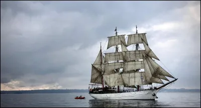 Jusqu'où Hugues Aufray voulait-il aller avec son fameux "Trois mâts" ?