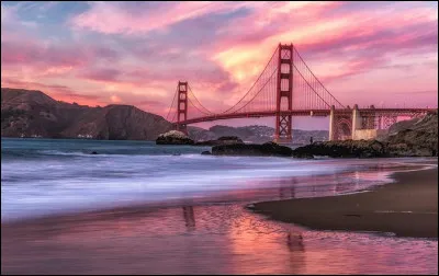 Il nous chantait "Quand San Fransisco s'embrume, quand San Fransisco s'allume..." :