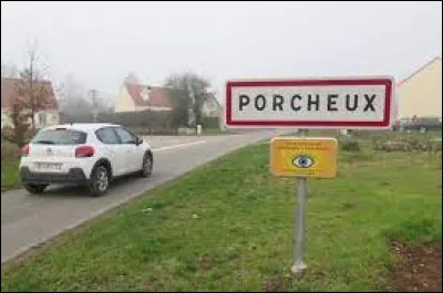 Nous sommes dans les Hauts-de-France, à l'entrée de Porcheux. Village de l'arrondissement de Beauvais, il se situe dans le département ...