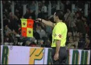 Combien y a-t-il d'arbitres dans un match de foot ?